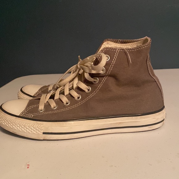 High-Top Converse - Picture 4 of 9